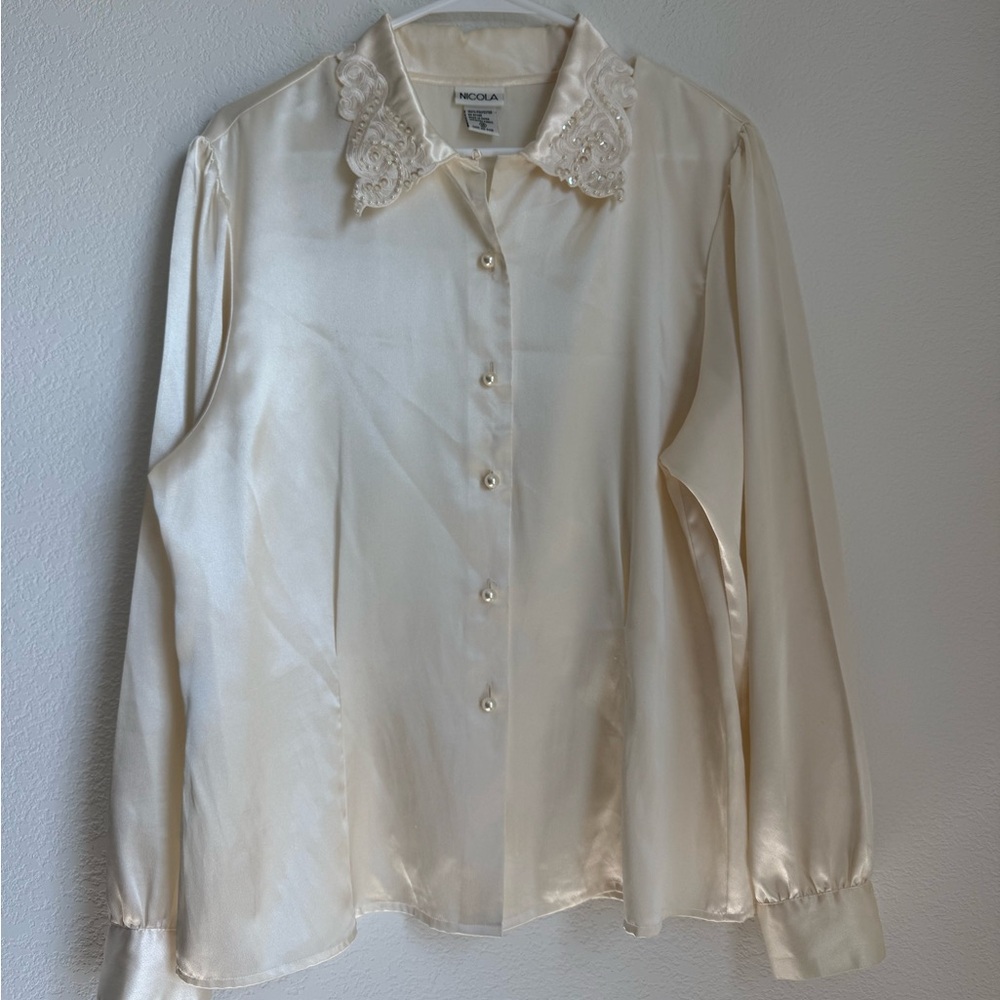 VINTAGE NICOLA Cream Buttoned Blouse with Notched Collar